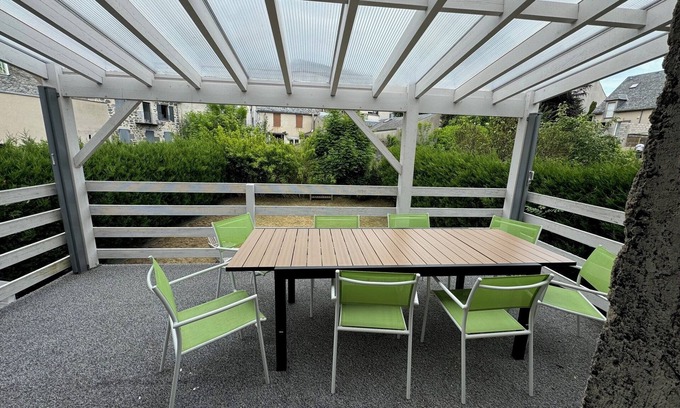 Laguiole House | L'Oustal du Bourg is in the center of Laguiole, ideal for a stay in the Aubrac region.