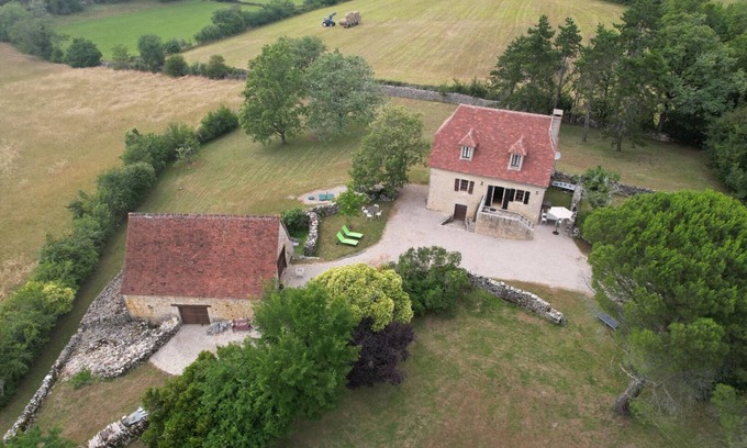 Lauzes House | L'oustalet - on a 1.5-hectare plot, the 2 or 4-person dwelling house and the granite