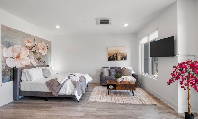 Olde Kensington Apartment | L.Square #C204 (STDO)