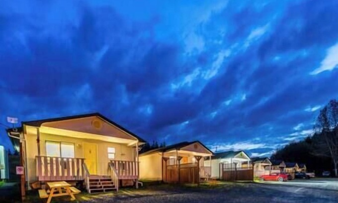 Alert Bay Cabin | (L) Standard Double Cabin (non pet friendly)