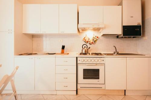 Luni Mare Apartment | L'Ulivo - Lakeside L&B