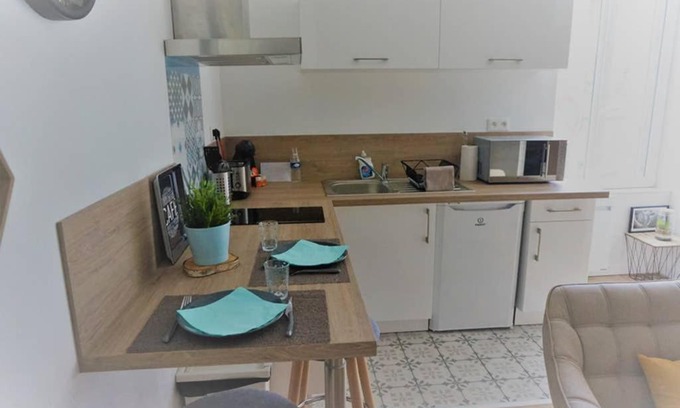 Nord-Saint-Martin Apartment | L'Urbain, métro anatole france, proche gare, CHU