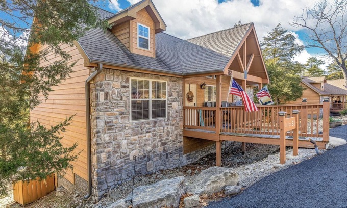 Branson West Cabin | L051, 3-BR ForestView Cabin Stay 3+ Nts in September, Save 15% SEE DESC BELOW
