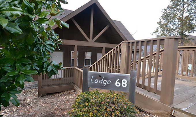 Reeds Spring Cabin | L068A, 1-Br Lakefront Cabin, Stay 3+ Nts in September, Save 15% SEE DESC. BELOW