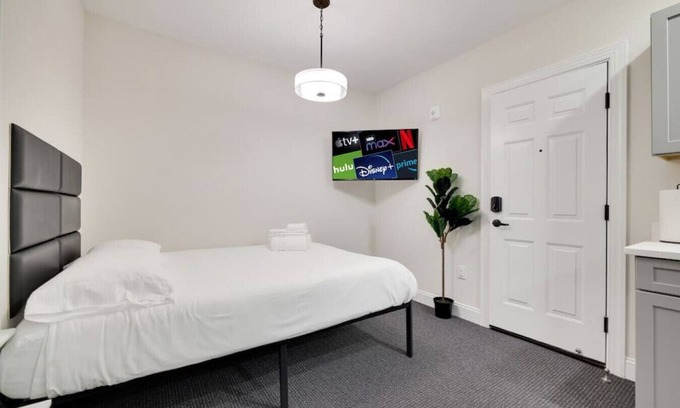 East Stroudsburg Apartment | L209 · The Lack - Queen Suite - A09