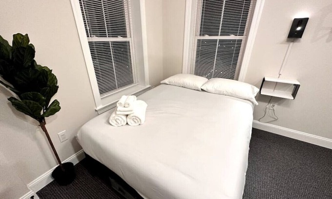 East Stroudsburg Apartment | L304 · The Lack - Queen Suite - B04