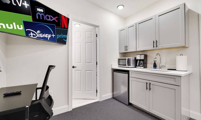 East Stroudsburg Apartment | L307 · The Lack - Queen Suite - B07