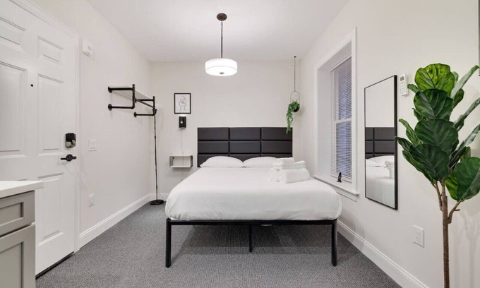 East Stroudsburg Apartment | L309 · The Lack - Queen Suite - B09