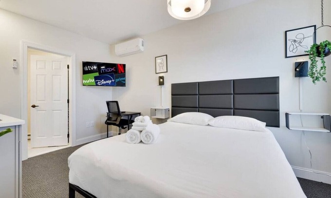 East Stroudsburg Apartment | L312 · The Lack - Queen Suite - B12