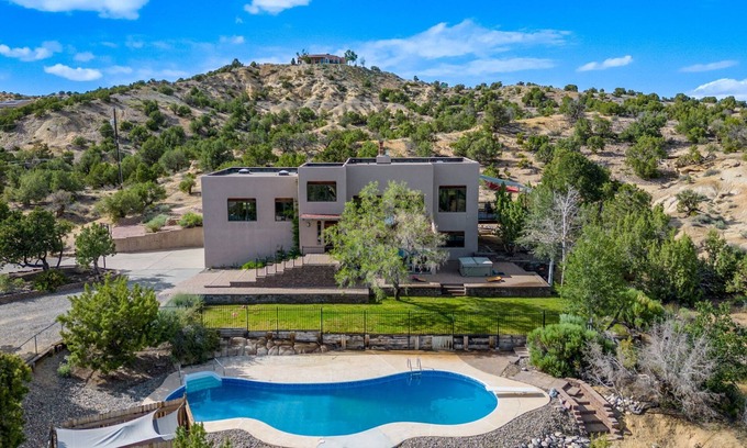 Farmington House | La Adventura - Direct Access to Public Land- Pool- City Limits