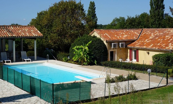 Villeneuve-sur-Lot House | La Bakénia, gite T2 "Nissou" with pool and air conditioning