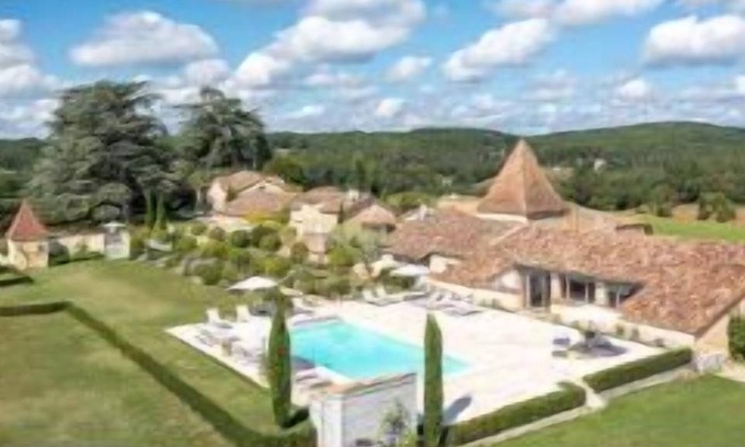 Salles House | La Balie fantastic family or group venue with event studio