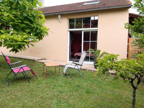 Courtois-sur-Yonne Bed & Breakfast | LA BARAQUE