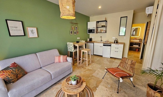 Genas Apartment | La Bastide-Apartment-Garden view-Private Bathroom-Apartment