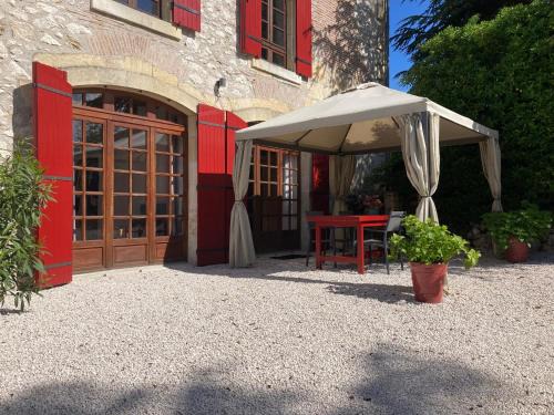 Penne-d'Agenais Apartment | La Bastide Portoly Gîte "Les Deux Cèdres"