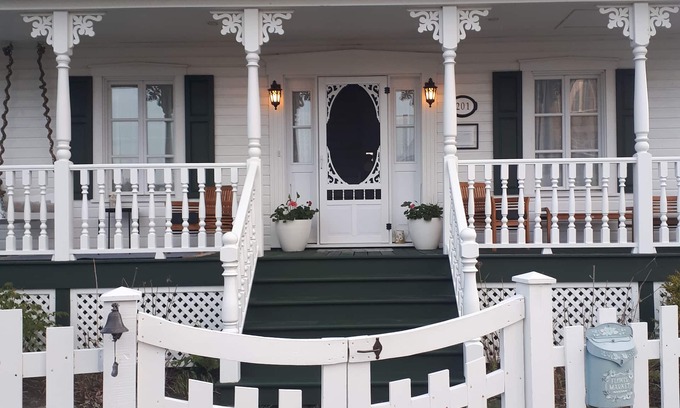 Saint-Ulric House | LA BELLE BLANCHE MAISON VUE DU FLEUVE, PRÈS DE MÉTIS SUR MER