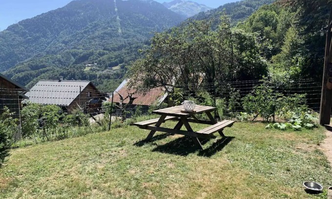 Saint-Paul-sur-Isere Ski Chalet | "La belle savoyarde". Comfortable gite with mountain views. Ideal for recharging your batteries.