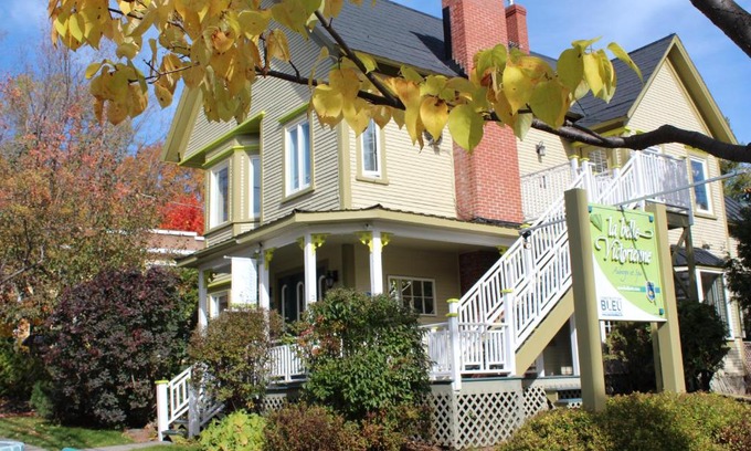 Magog Hotel | La Belle Victorienne