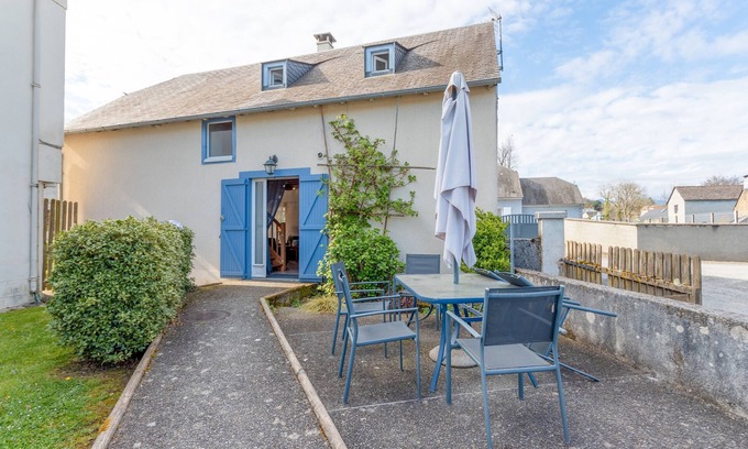 Ade Cottage | La Bergerie - Cosy House 5 Minutes from Lourdes, Private Garden, Terrace, WiFi