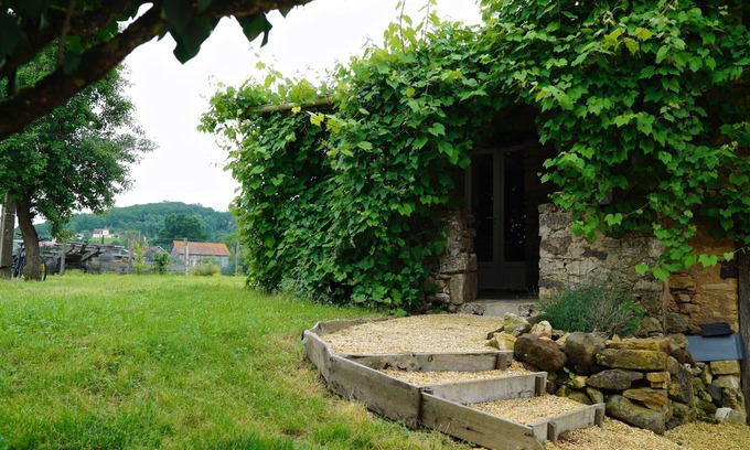 Siorac-en-Perigord Cottage | La Bergerie en Périgord Noir, 1 bedroom stone cottage with terrace and pool