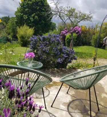 Saint-Julien-le-Petit Apartment | La bohème