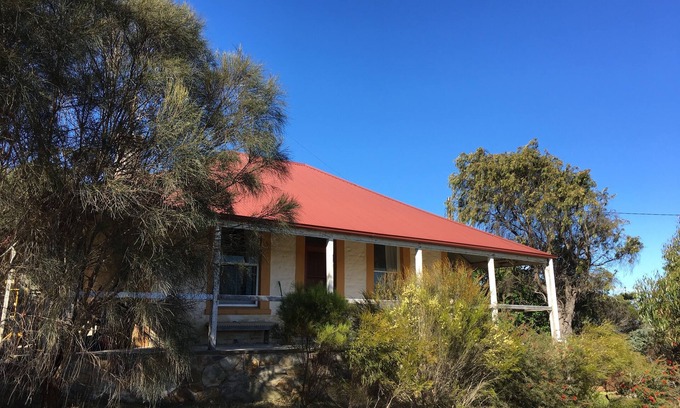 American River House | La Brisa. Beautiful stone cottage with water views