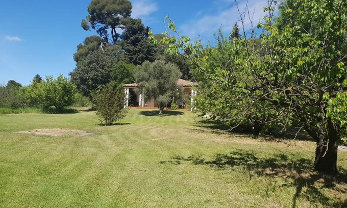 Saint-Jean-de-Vedas Villa | La Bucolique-Villa in the heart of greenery!