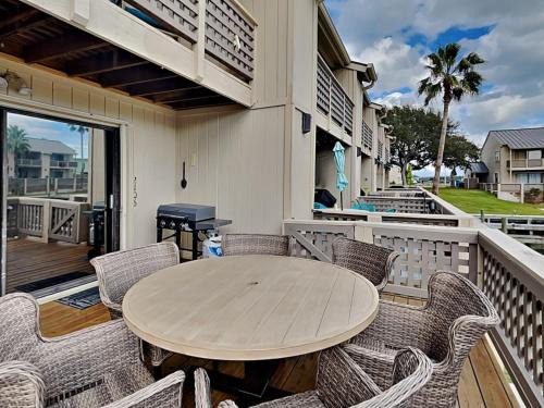 Harbor Oaks Apartment | La Buena Vida