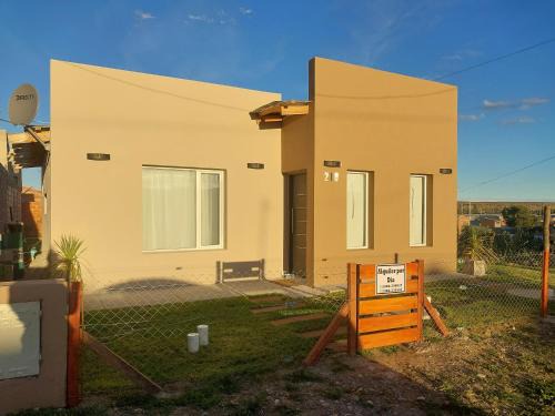 Comandante Luis Piedrabuena House | La casita de Fran