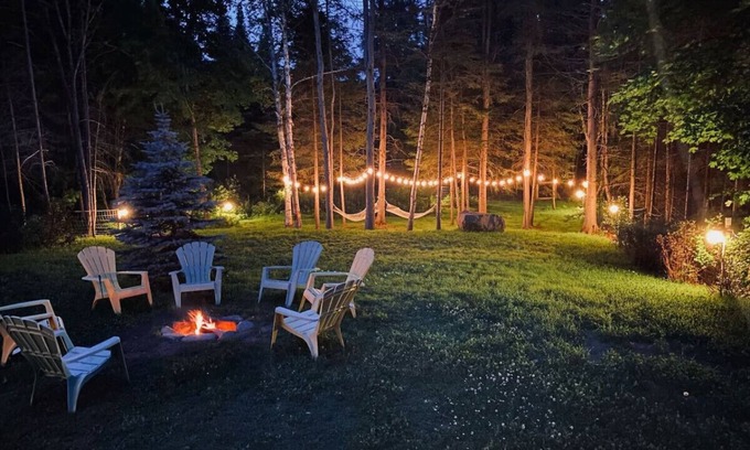 Sainte-Lucie-des-Laurentides Ski Chalet | La Casa del Plage - Spa Privé, Grande Plage Avec Embarcations et Hamak