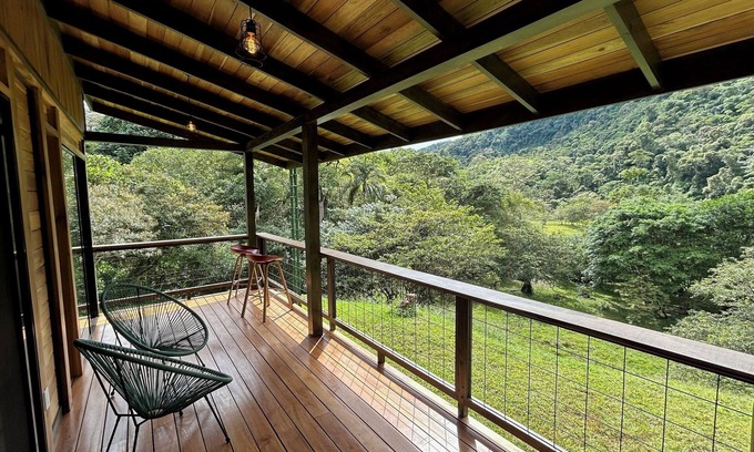 Tayutic Cabin | La Cabaña de Tata: Cozy Cabin, Books, Nature, and Contemplation
