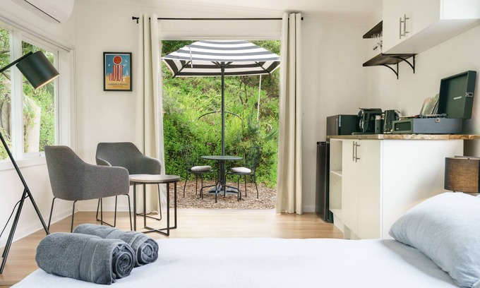 Tootgarook Apartment | La Cabine | Private studio 5 mins Peninsula Hot Springs, Golf, Beaches, Wineries