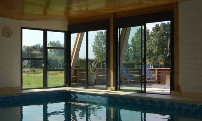Montpellier de Medillan Apartment | La Cachette Recently Renovated Gites with Indoor Pool