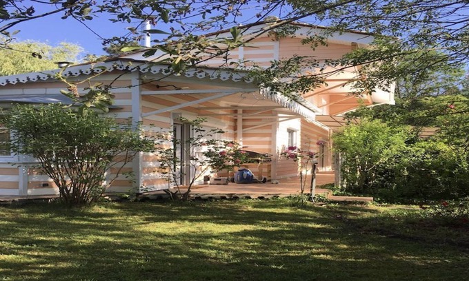 Le Pian-Medoc House | La Californie: Country house, private swimming pool and garden. 6 beds, 3 bedrooms, 2 bathrooms