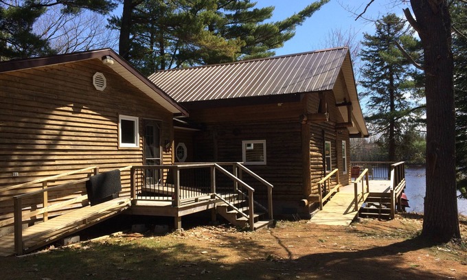 Cormierville Ski Chalet | La Camp on the river