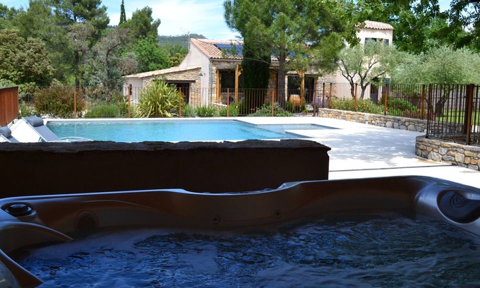 Claret House | La Capitelle - Charming House at the Foot of Pic St Loup