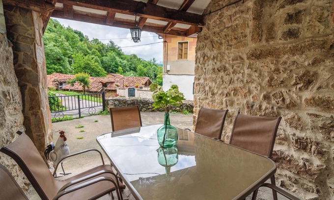 Fresnedo Cottage | La Carrozal: A Charming Refuge in Asturias