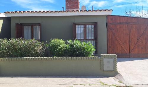 Villa Mercedes House | La casa, alquiler temporario - casa completa con cochera y patio- parrilla