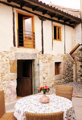 Olleros de Pisuerga House | La Casa Amarilla