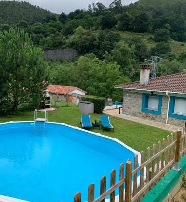 Ramales de la Victoria House | LA CASA AZUL, un oasis de calma, vistas impresionantes con PISCINA, SALTADOR, BARBACOA y acceso al río Asón