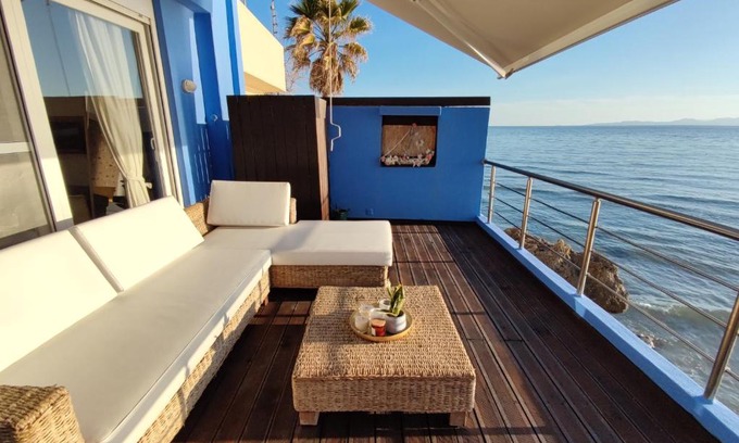 Arcoudi House | La Casa Azul