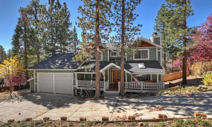Whispering Forest Cabin | La Casa Bella by Destination Big Bear : Pool Table! Pinball! Hot Tub! Propane BBQ! Log Furnishings! WiFi!