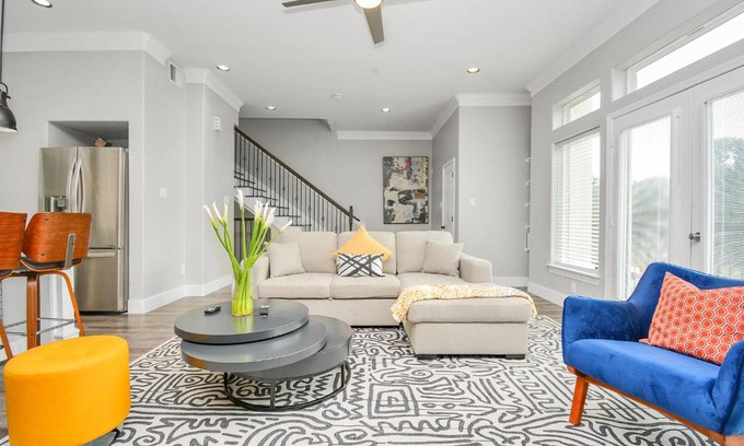 Northside House | La Casa Blanca-Rooftop Skyline with Gameroom