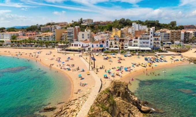 Lloret de Mar Villa | LA CASA BLUE🌅, enjoying Mediterranean lifestyle all year!