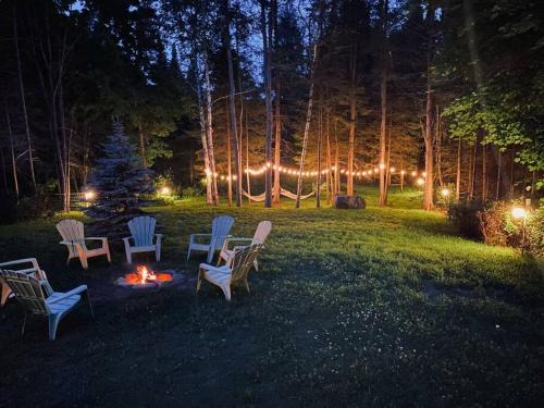 Sainte-Lucie-des-Laurentides House | La Casa del Plage - Spa privé et Hamak