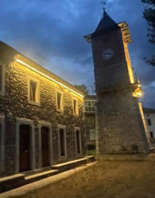 Boca de Huergano Ski Chalet | La casa del reloj