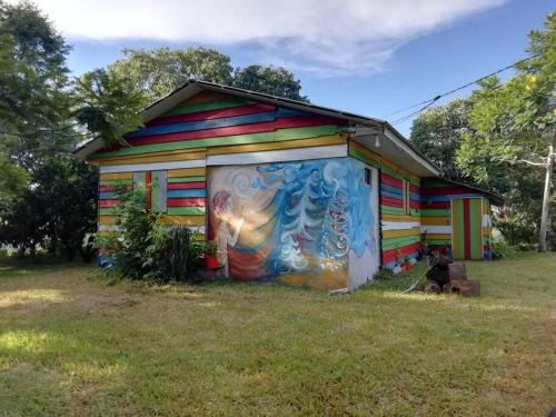 Garuhape House | La Casa de Colores
