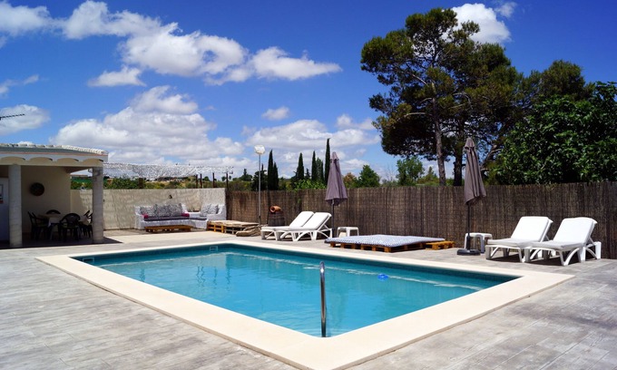 Salinas Villa | LA CASA DE LÚ, POOL, BBQ GARDEN, FREE WIFI, 30MIN BEACH IN CENTRO ANDALUCíA
