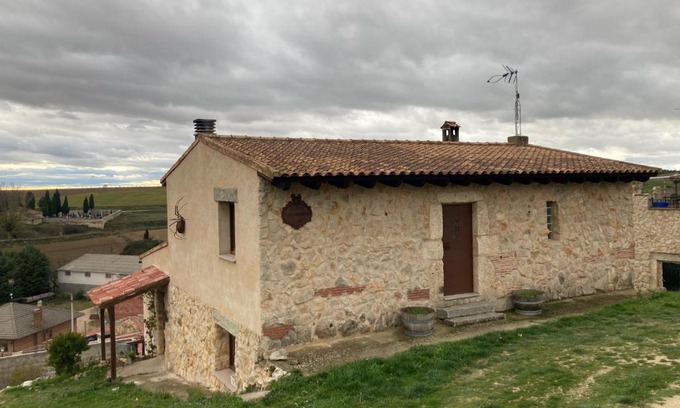 Tubilla del Lago House | La Casa de la Colina