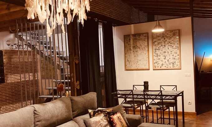 Tubilla del Lago House | La Casa de la Colina